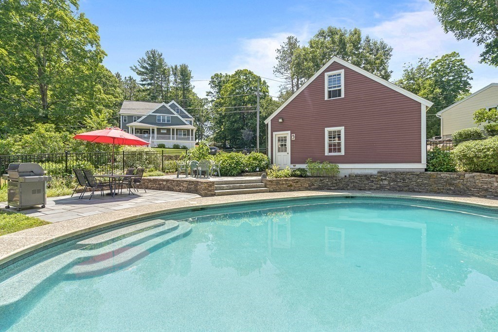 138 Chestnut Street North Reading, MA 01864 - Photo 3 of 34