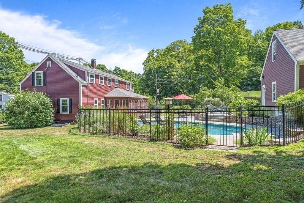 138 Chestnut Street North Reading, MA 01864 - Photo 5 of 34