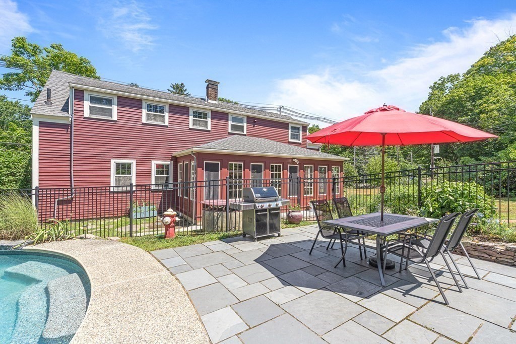 138 Chestnut Street North Reading, MA 01864 - Photo 6 of 34