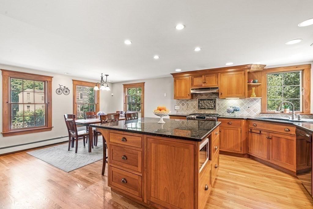 138 Chestnut Street North Reading, MA 01864 - Photo 8 of 34