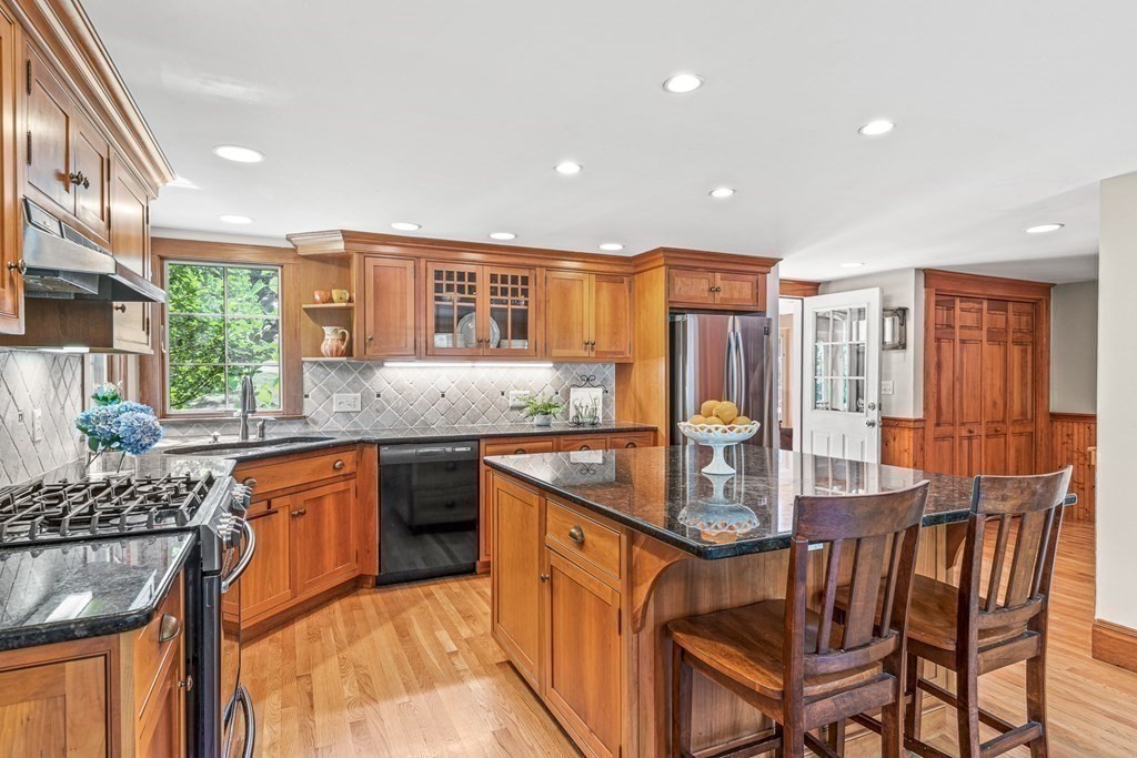 138 Chestnut Street North Reading, MA 01864 - Photo 9 of 34