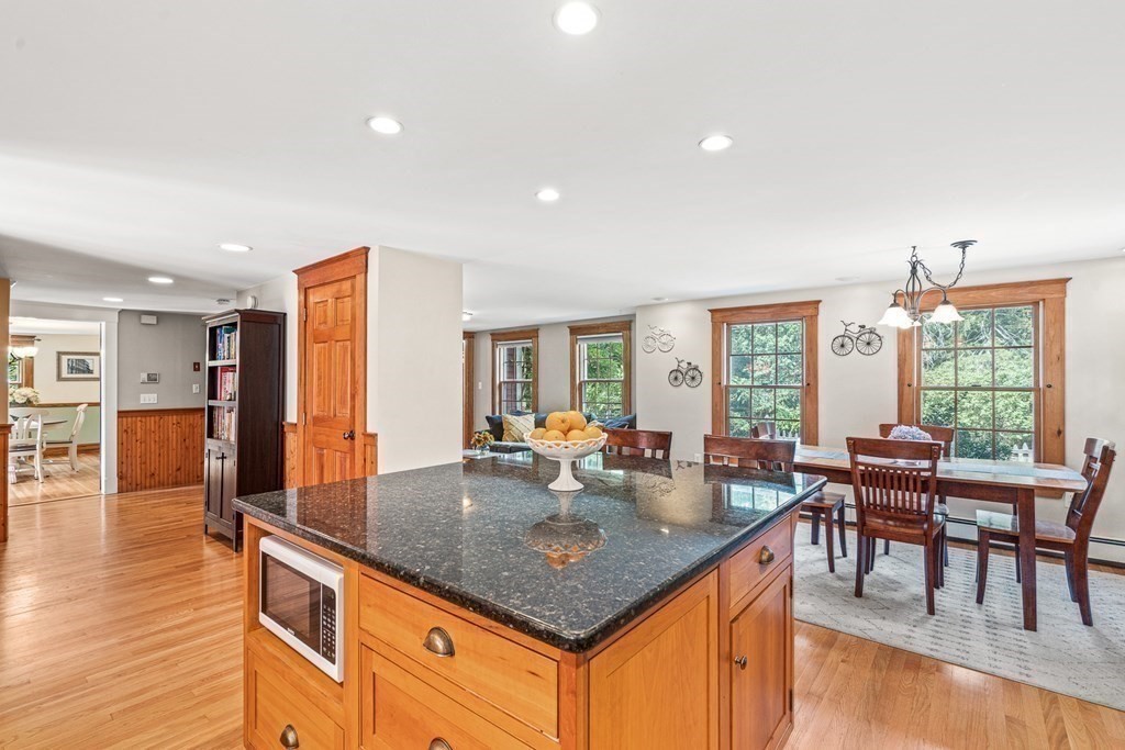 138 Chestnut Street North Reading, MA 01864 - Photo 10 of 34
