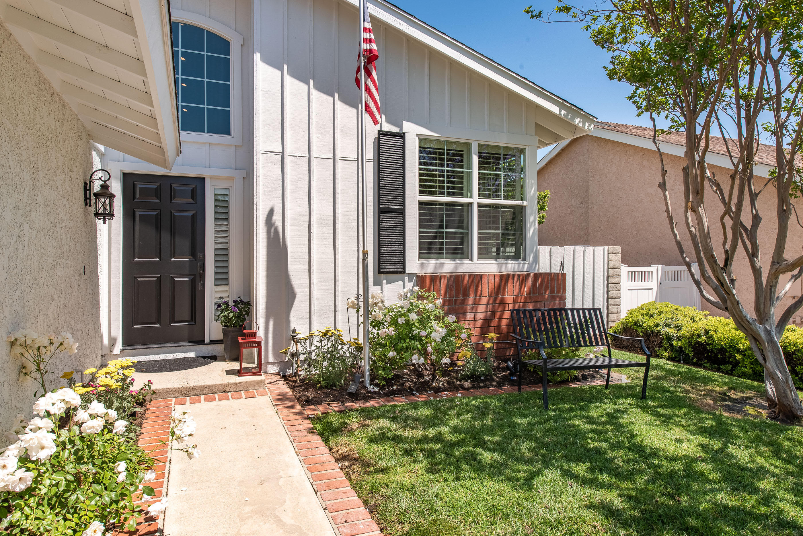 665 Azalea Street Thousand Oaks, CA 91360 - Photo 2 of 52 a front view of a house with garden