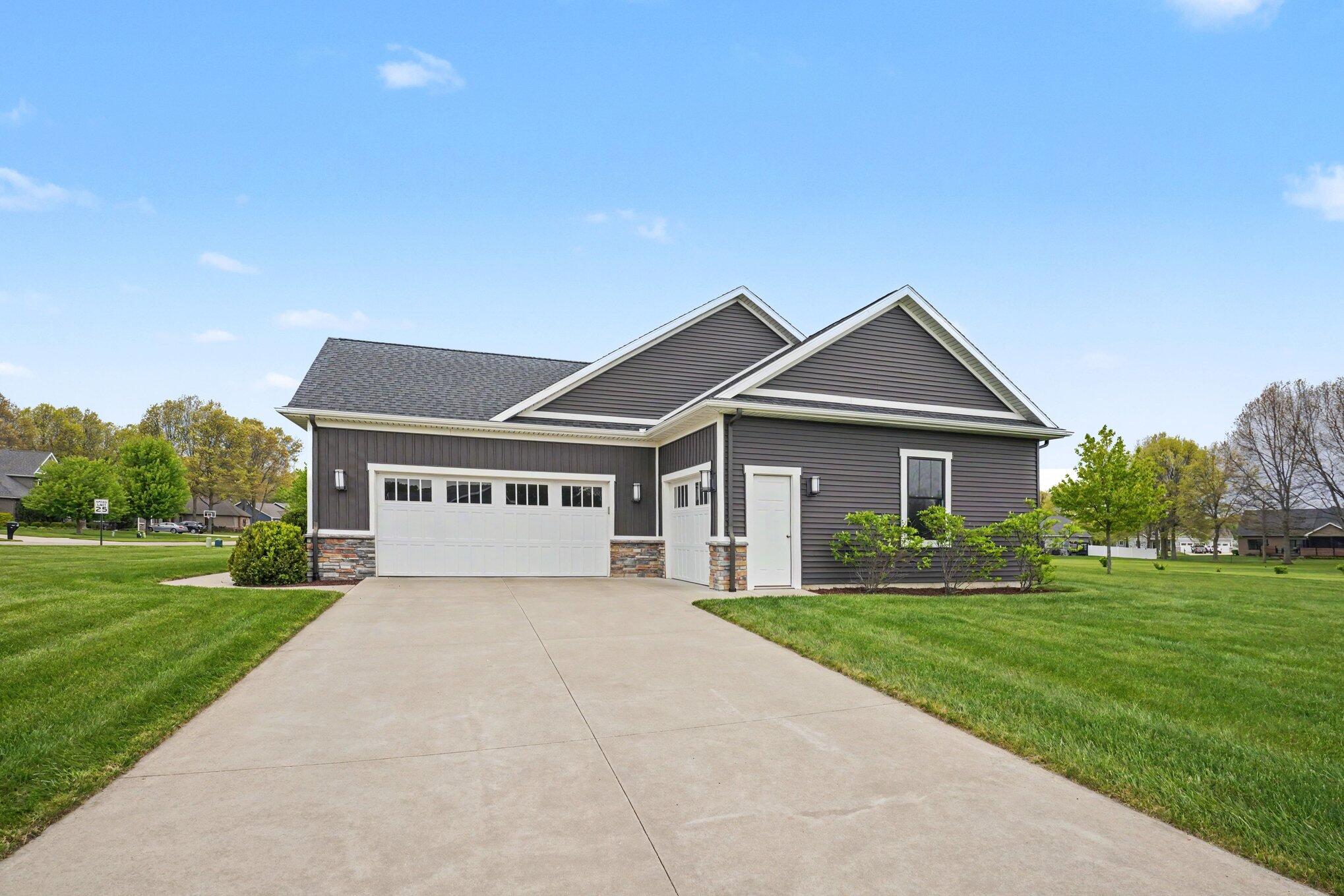 4001 Fox Woods Road St. Joseph, MI 49085 - Photo 3 of 42 030_file_5869