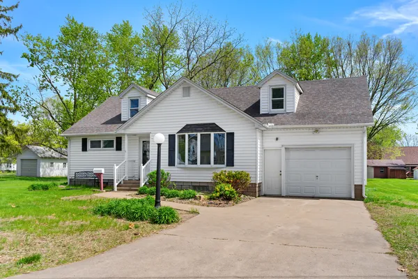 $248,999 | 316 8th Avenue, Camanche, IA 52730