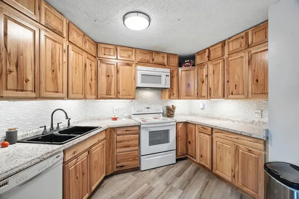 $270,000 | 9020 North Country Homes Boulevard, Unit 23, Spokane, WA 99218