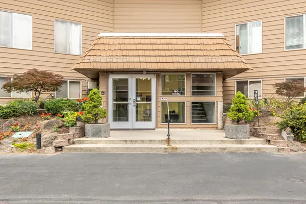 $270,000 | 9020 North Country Homes Boulevard, Unit 23, Spokane, WA 99218