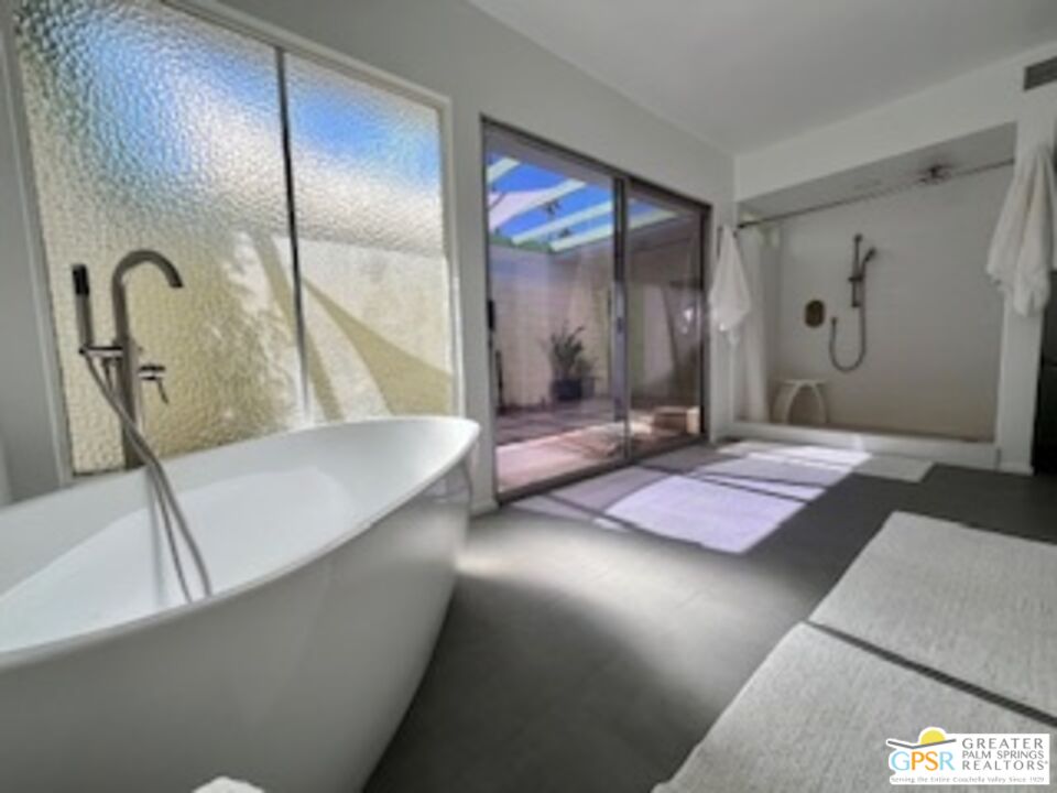2033 Ramon Road, Unit 20 Palm Springs, CA 92264 - Photo 9 of 29 Gallery Image 9