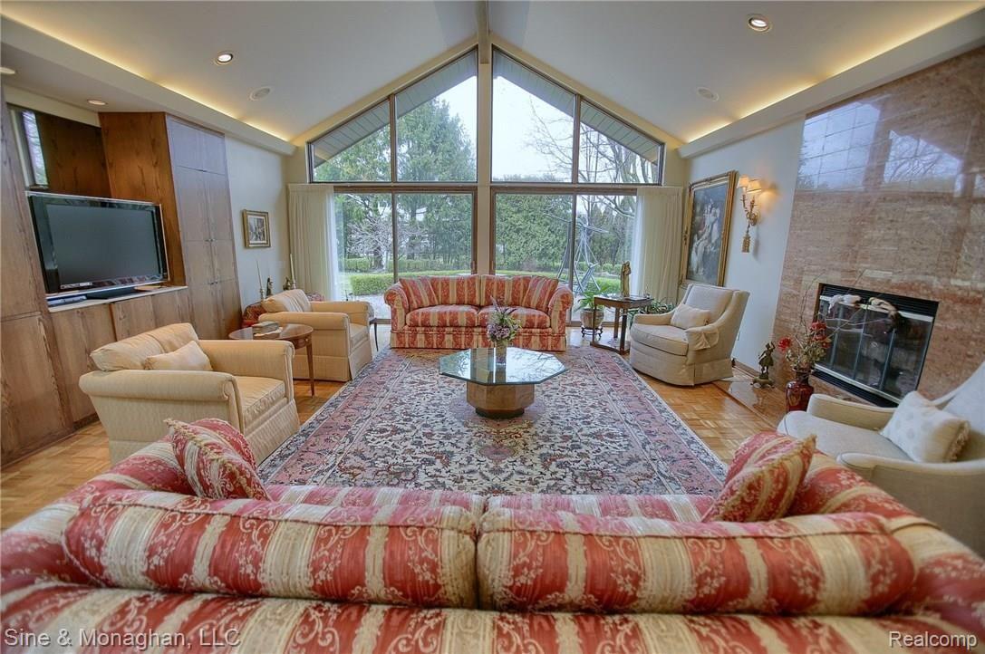66 Belle Meade Road Grosse Pointe, MI 48236 - Photo 14 of 43 Family_Room_2nd_View.jpg