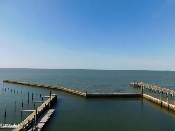 $2,500 | 142 South Ferry Dock Road, Unit A, Harkers Island, NC 28531