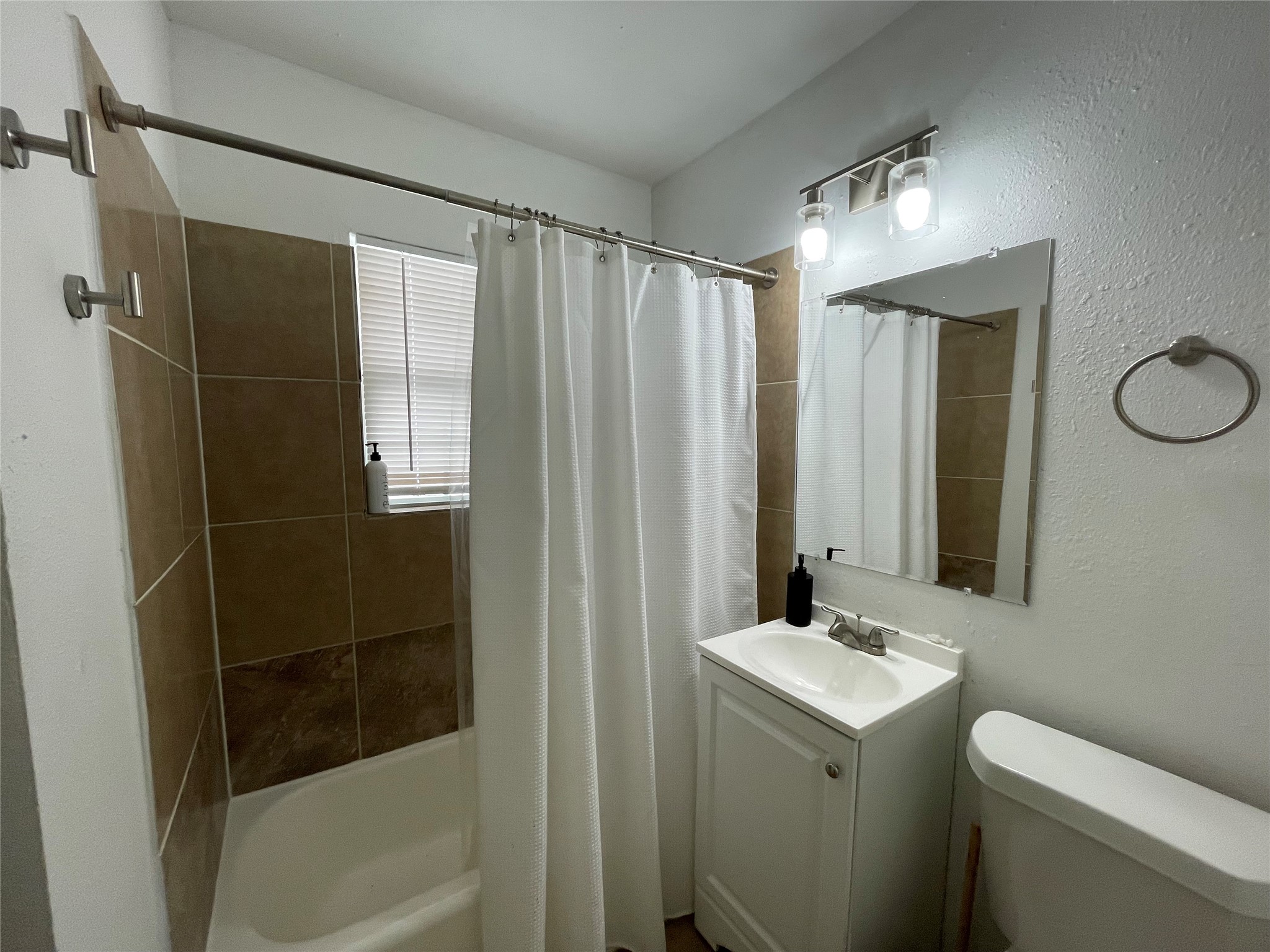 2409 Bastrop Street, Unit 2 Houston, TX 77004 - Photo 6 of 21