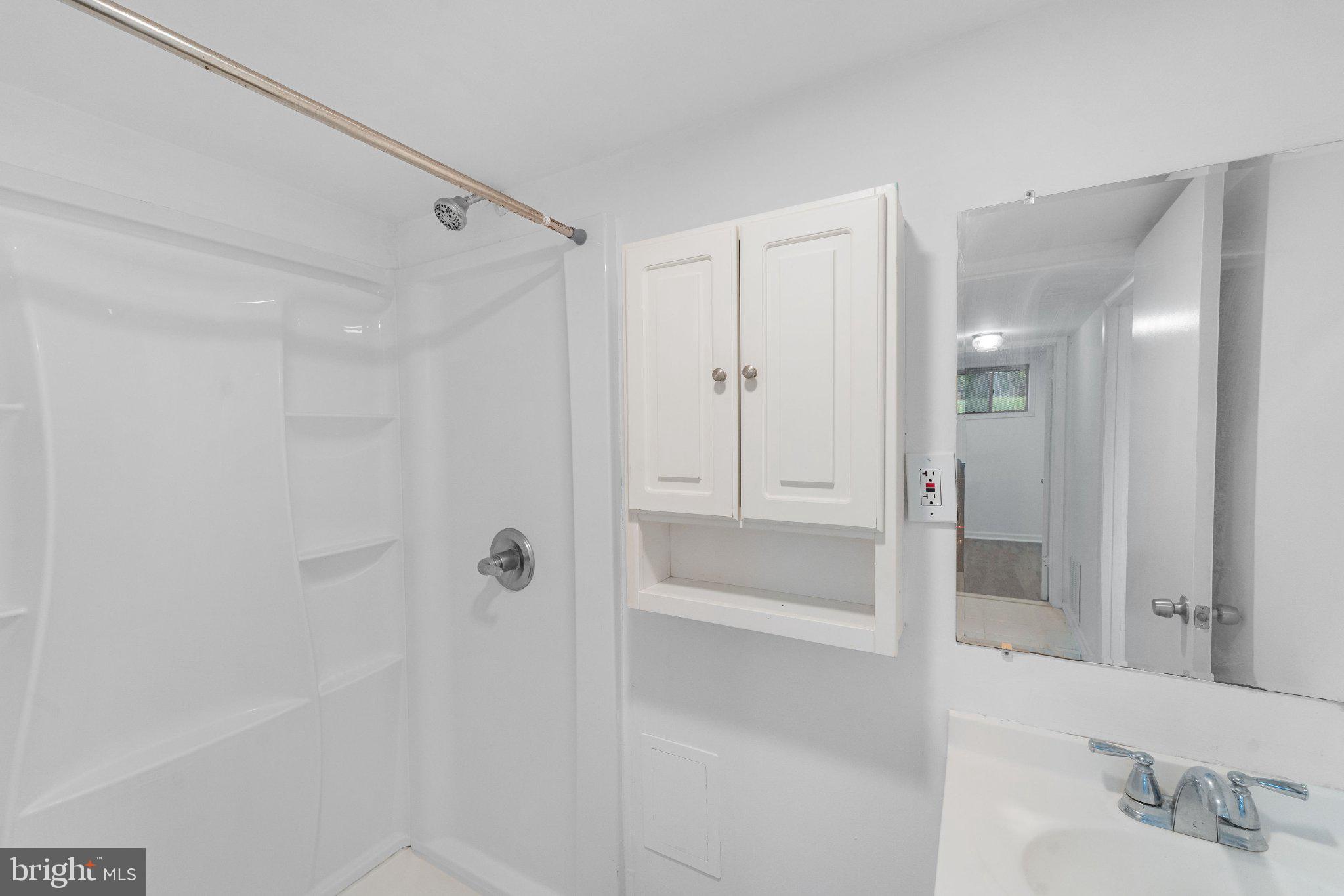 6423 Cabell Court Springfield, VA 22150 - Photo 48 of 58 a bathroom with a shower and a tub