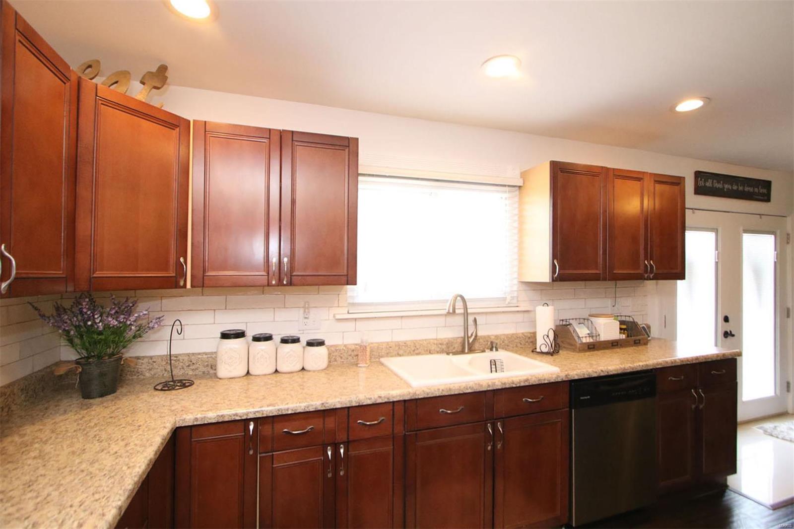 6018 Roach Road Godfrey, IL 62035 - Photo 10 of 36