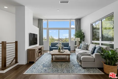 $1,400,000 | 1912 Liberty Court, Los Angeles, CA 90026