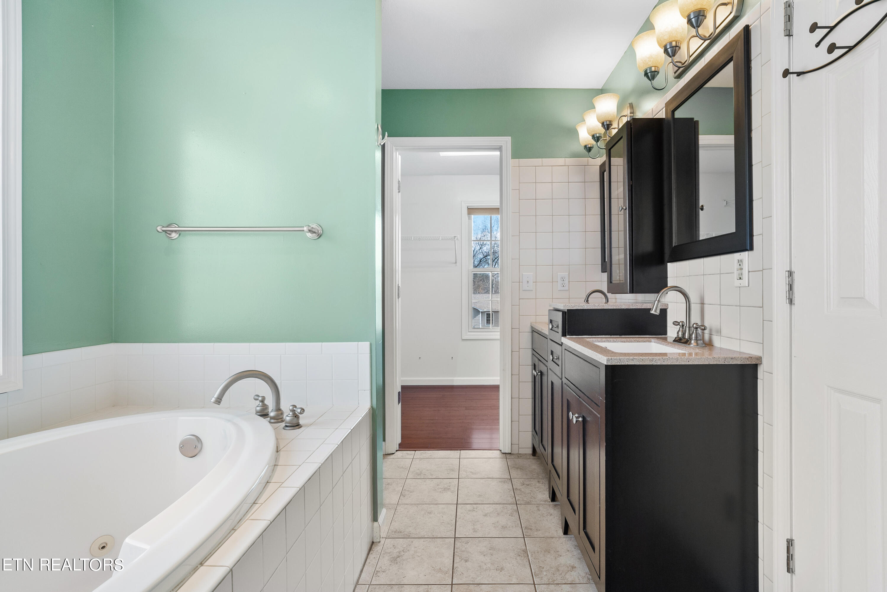 606 Knight Bridge Road Maryville, TN 37803 - Photo 17 of 44 Master Bath