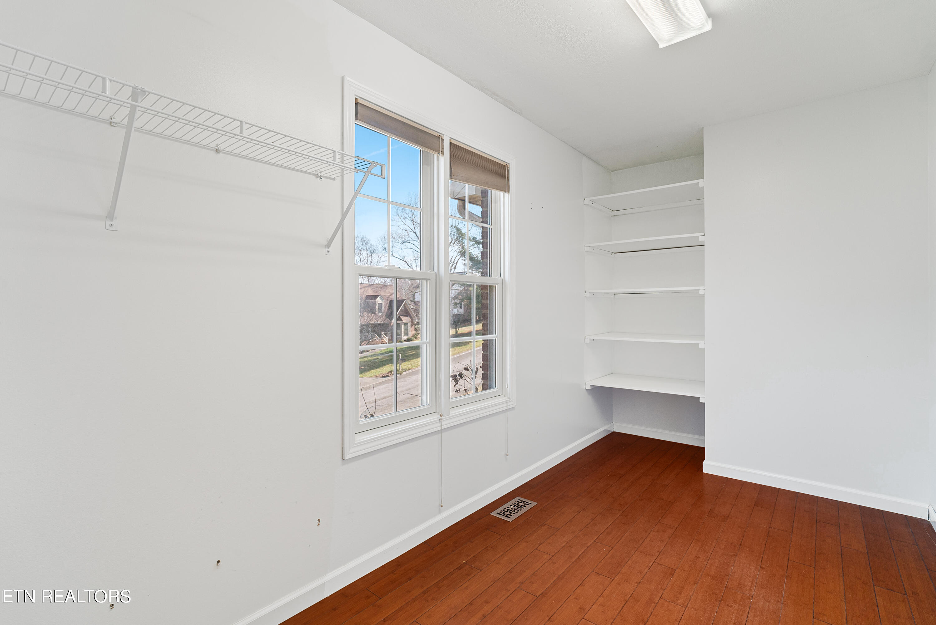 606 Knight Bridge Road Maryville, TN 37803 - Photo 18 of 44 Master Closet