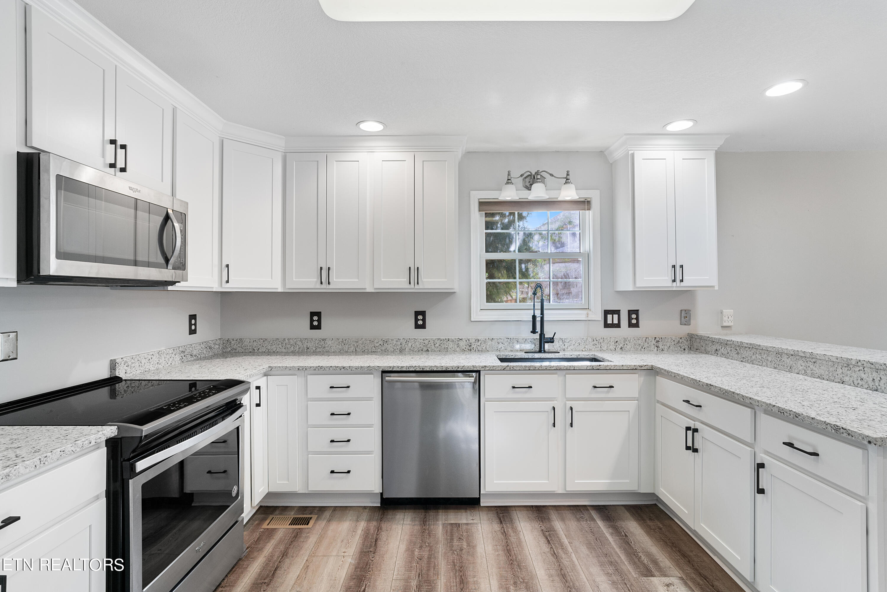 606 Knight Bridge Road Maryville, TN 37803 - Photo 3 of 44 Kitchen