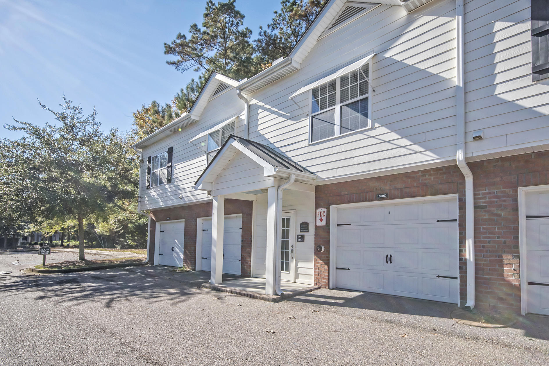 1602 Basildon Road Mount Pleasant, SC 29466 - Photo 4 of 23
