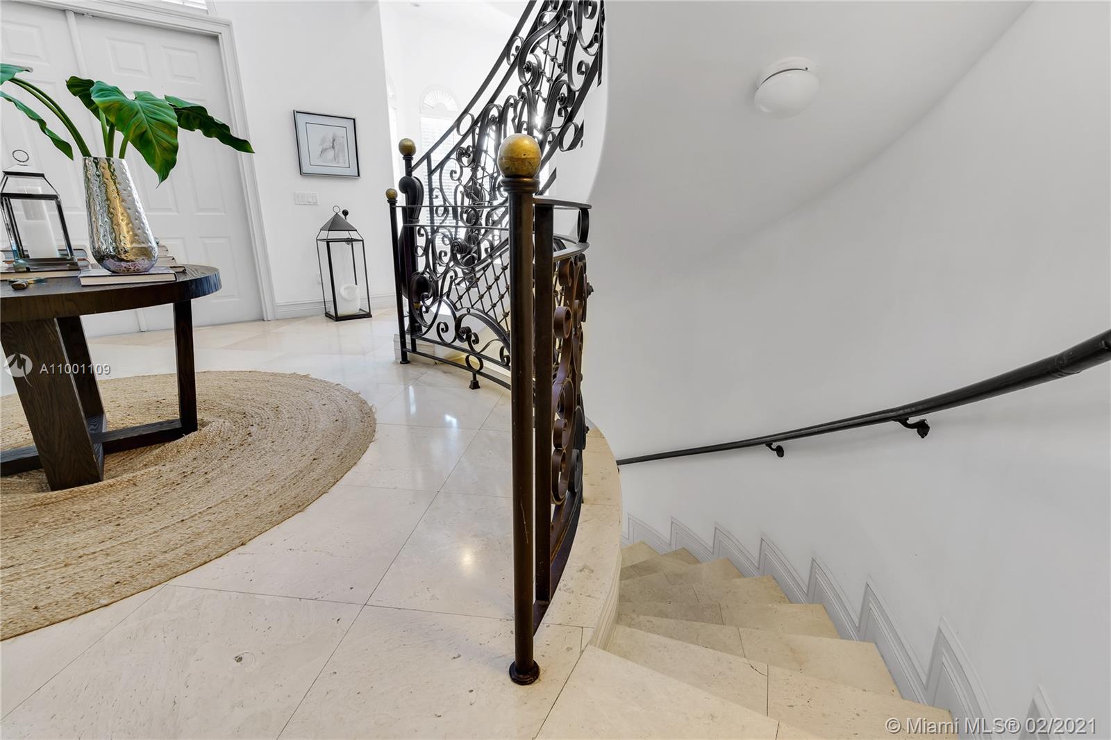 570 Hampton Lane Key Biscayne, FL 33149 - Photo 11 of 60 a view of entryway