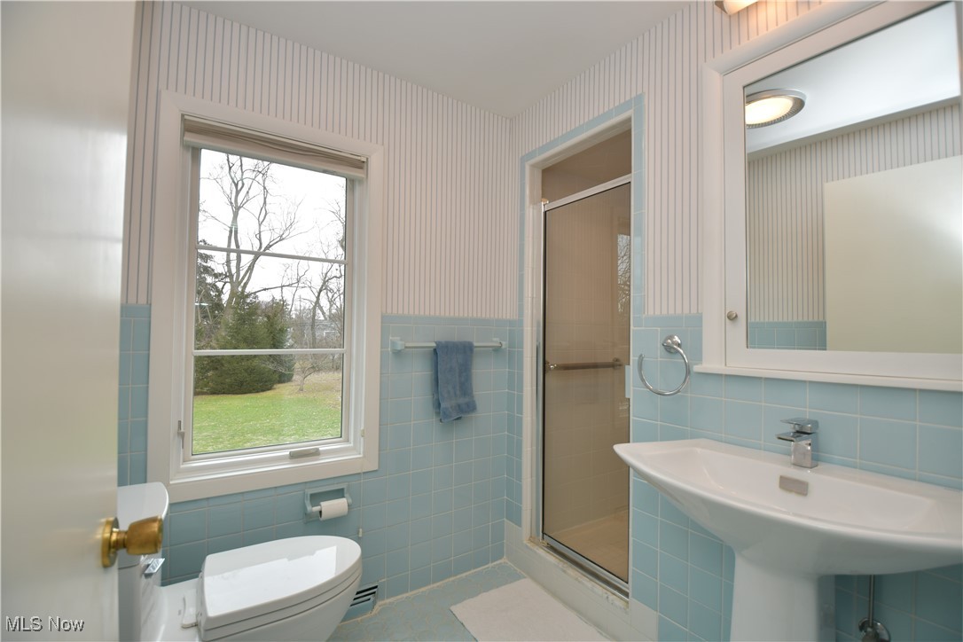 19913 Shelburne Road Cleveland, OH 44118 - Photo 26 of 34 Gallery Image 26