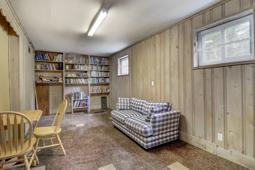 62 Roundwood Road Newton, MA 02464 - Photo 23 of 27 Gallery Image 23