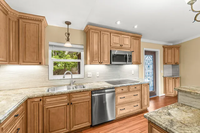 $3,000 | 5427 Sunrise Boulevard, Delray Beach, FL 33484