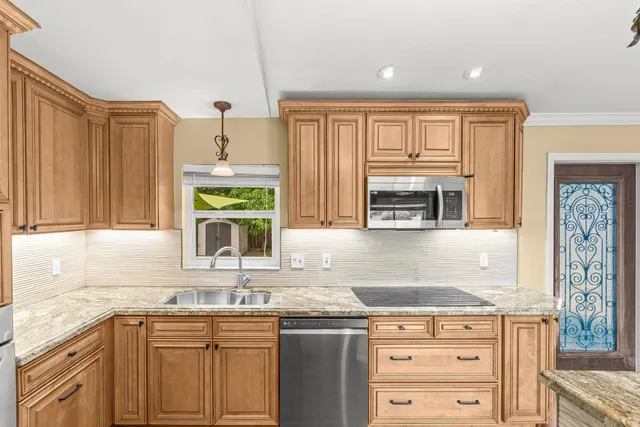 $3,000 | 5427 Sunrise Boulevard, Delray Beach, FL 33484