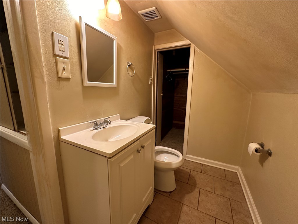 15717 Rockside Road Maple Heights, OH 44137 - Photo 13 of 20