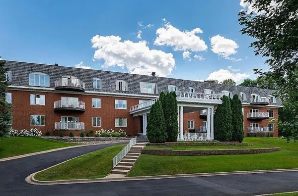 $260,000 | 8621 Basswood Road, Unit 32, Eden Prairie, MN 55344