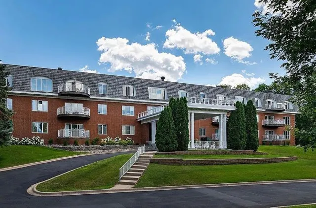 $260,000 | 8621 Basswood Road, Unit 32, Eden Prairie, MN 55344