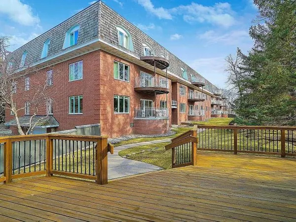 $260,000 | 8621 Basswood Road, Unit 32, Eden Prairie, MN 55344