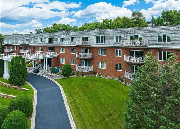 $260,000 | 8621 Basswood Road, Unit 32, Eden Prairie, MN 55344