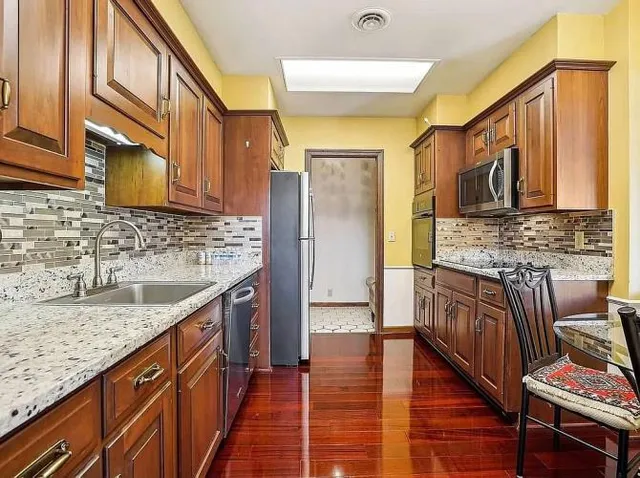 $260,000 | 8621 Basswood Road, Unit 32, Eden Prairie, MN 55344