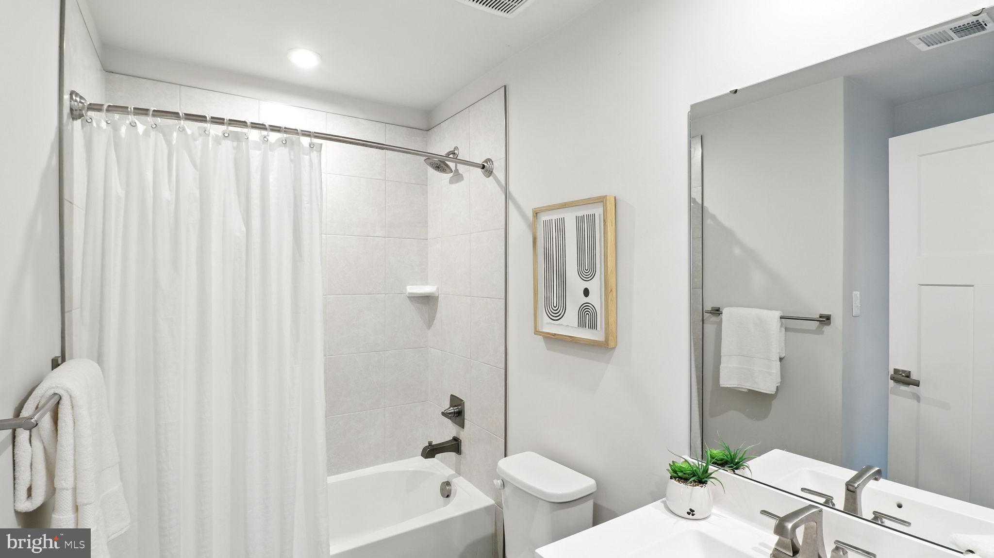 117 Hawlings River Road Laurel, MD 20708 - Photo 24 of 56 Lower level jack & Jill full bath with tub!