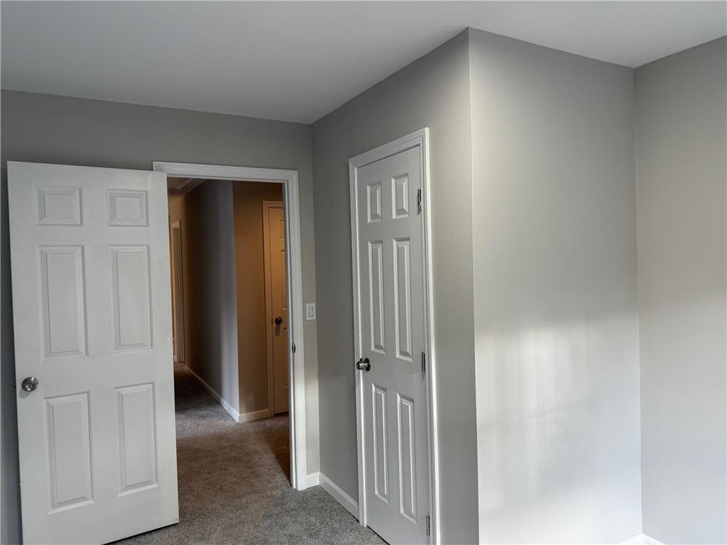 5325 Hillgate Crossing Alpharetta, GA 30005 - Photo 23 of 35 a view of a livingroom and a hallway