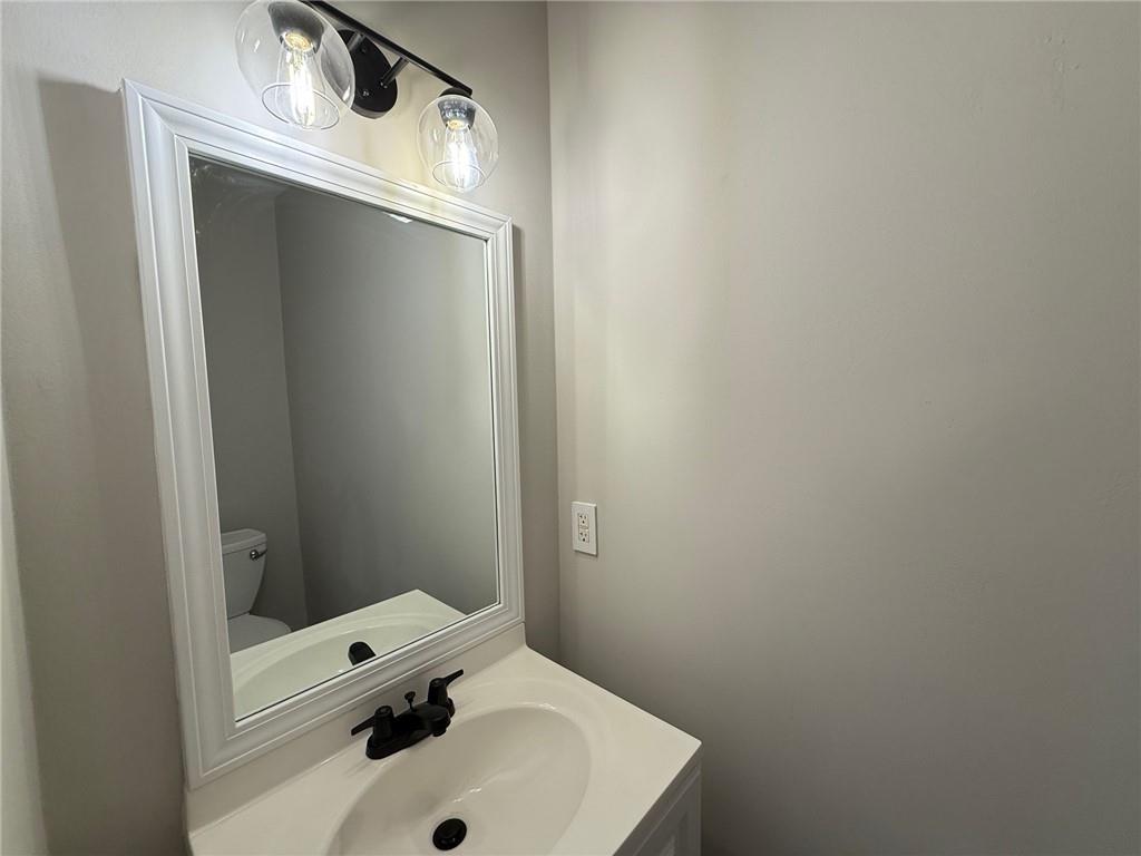 5325 Hillgate Crossing Alpharetta, GA 30005 - Photo 10 of 35 a bathroom with a sink and vanity
