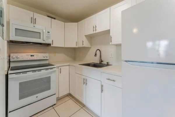 $1,975 | 11005 Southwest 1st Street, Unit 203, Sweetwater, FL 33174