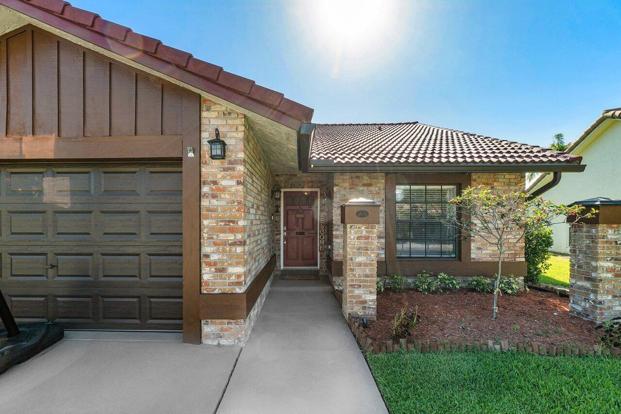 10137 Camelback Lane Boca Raton, FL 33498 - Photo 4 of 37 004-10137CamelbackLane-BocaRaton-FL-3349