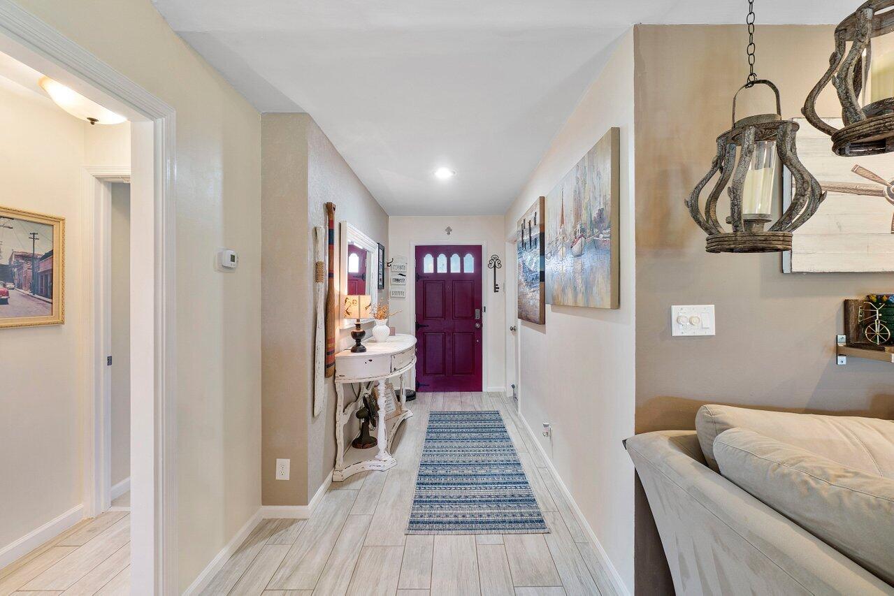 10137 Camelback Lane Boca Raton, FL 33498 - Photo 5 of 37 005-10137CamelbackLane-BocaRaton-FL-3349