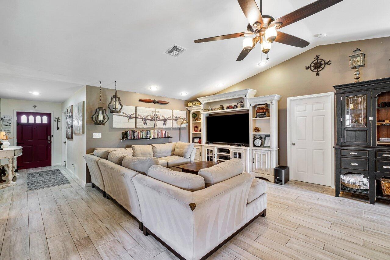 10137 Camelback Lane Boca Raton, FL 33498 - Photo 6 of 37 006-10137CamelbackLane-BocaRaton-FL-3349