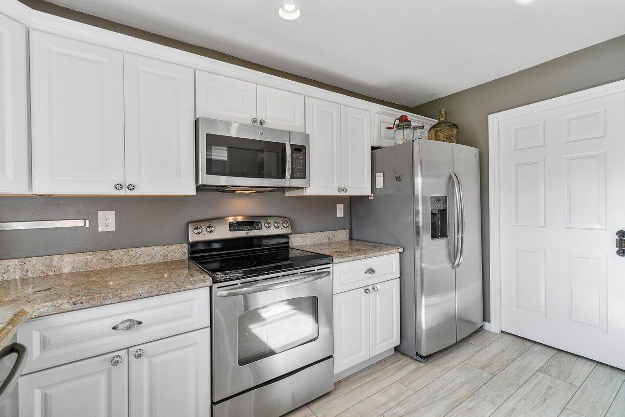 10137 Camelback Lane Boca Raton, FL 33498 - Photo 10 of 37 011-10137CamelbackLane-BocaRaton-FL-3349