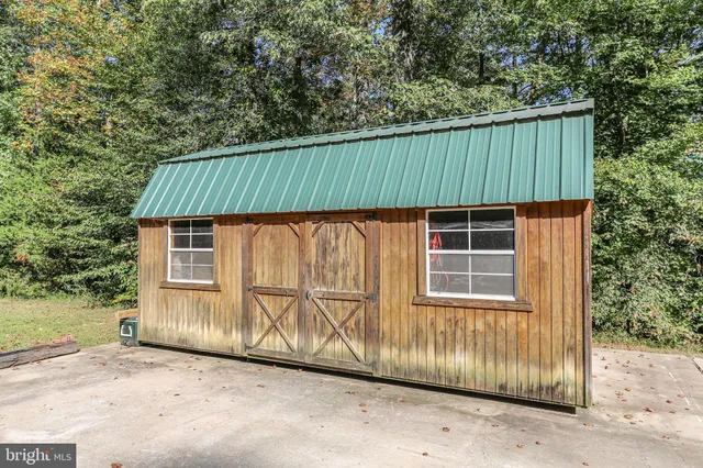 a view of a house with a garage