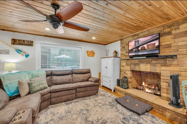 $375,000 | 664 North Port Bass Drive, Fair Play, SC 29643