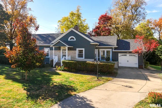 $219,900 | 303 Harris Street, Delavan, IL 61734