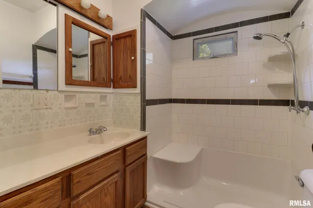 $219,900 | 303 Harris Street, Delavan, IL 61734