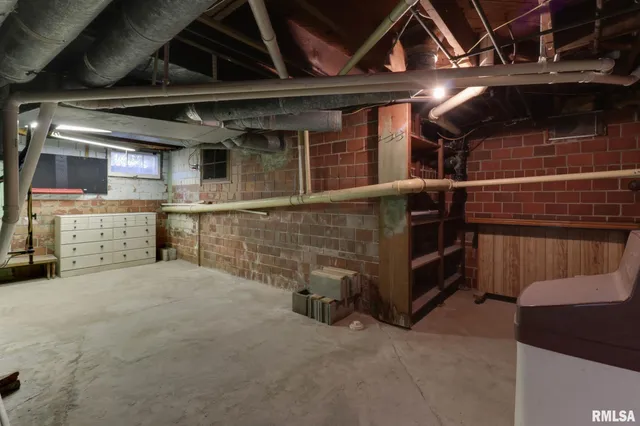 $219,900 | 303 Harris Street, Delavan, IL 61734