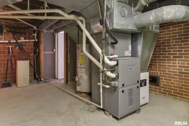 $219,900 | 303 Harris Street, Delavan, IL 61734