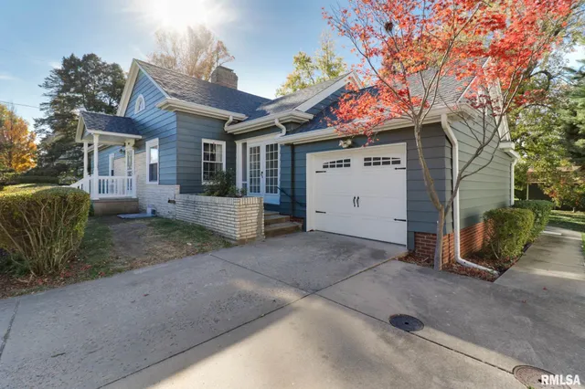 $219,900 | 303 Harris Street, Delavan, IL 61734