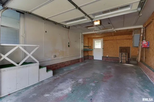 $219,900 | 303 Harris Street, Delavan, IL 61734