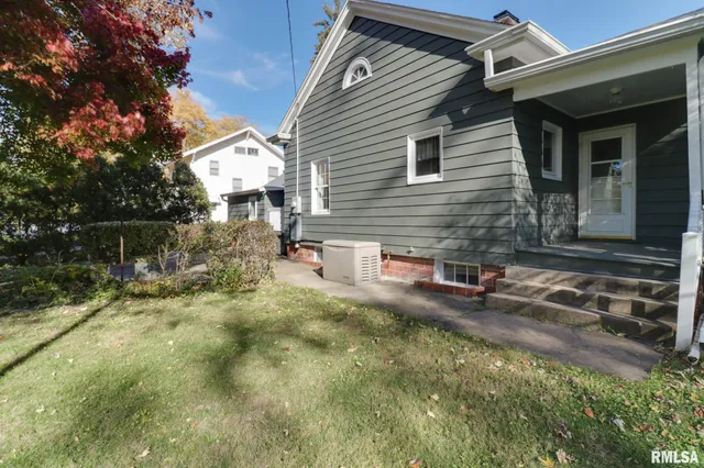 $219,900 | 303 Harris Street, Delavan, IL 61734